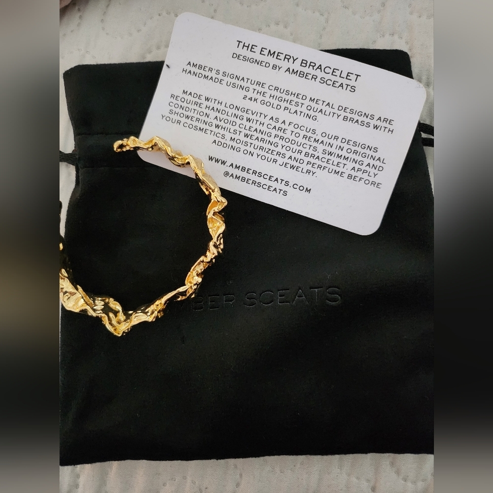 NWT 220$ Amber Sceats Crushed 24k Gold Plated Emery Cuff Bracelet - Picture 6 of 8